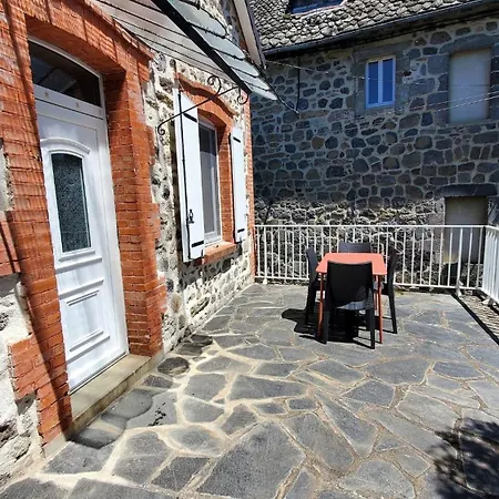 Les Gorges De La Maronne à Pleaux-terrasse Privée Pléaux